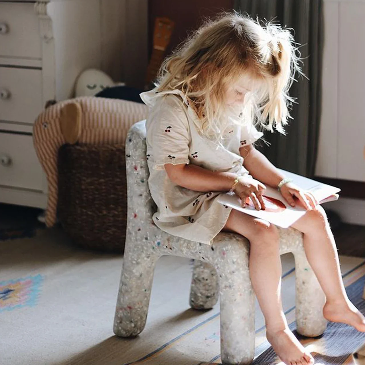 SHIMOYAM Wytrzymałe krzesło dziecięce Princess – solidny plastik PE, do użytku na zewnątrz